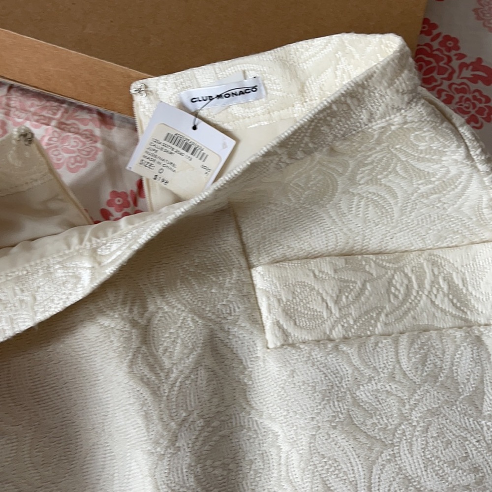 CLUB MONACO - Picture 4 of 5